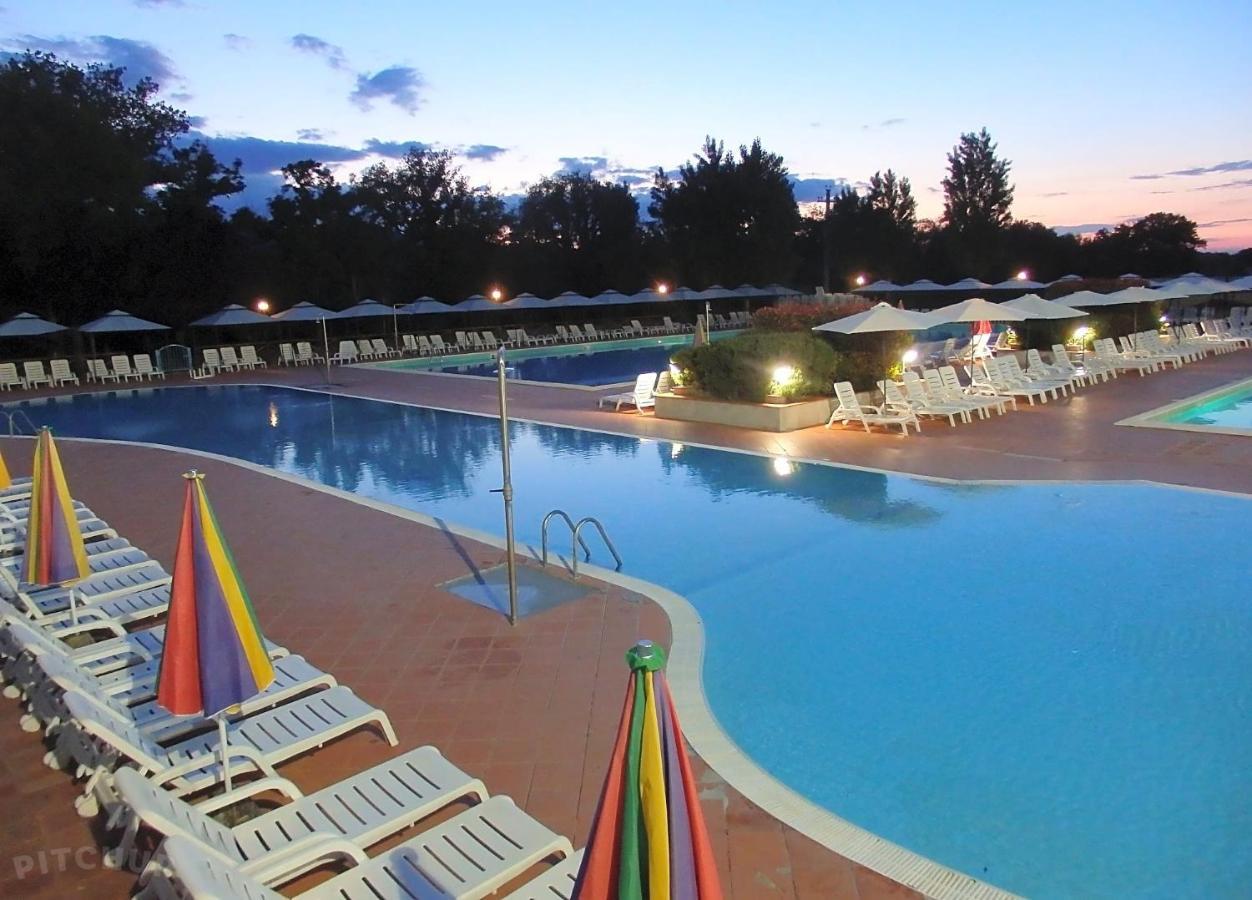 Camping La Chiocciola Hotel Capannole Esterno foto